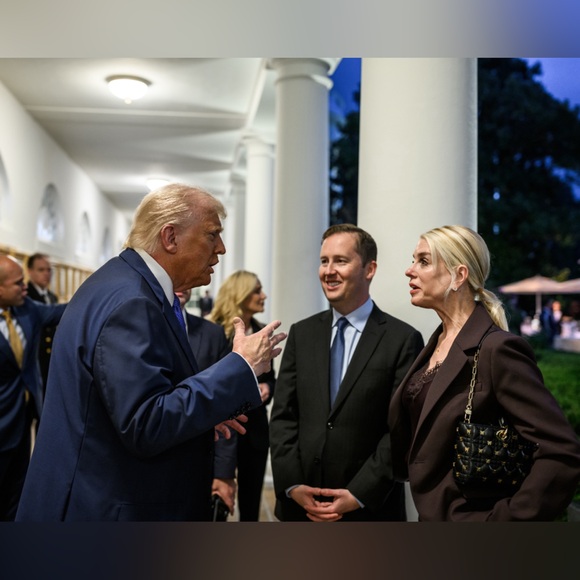 8x10 President Donald Trump hosts a Rose Garden Club Dinner 16pc Photo Set - Picture 15 of 16